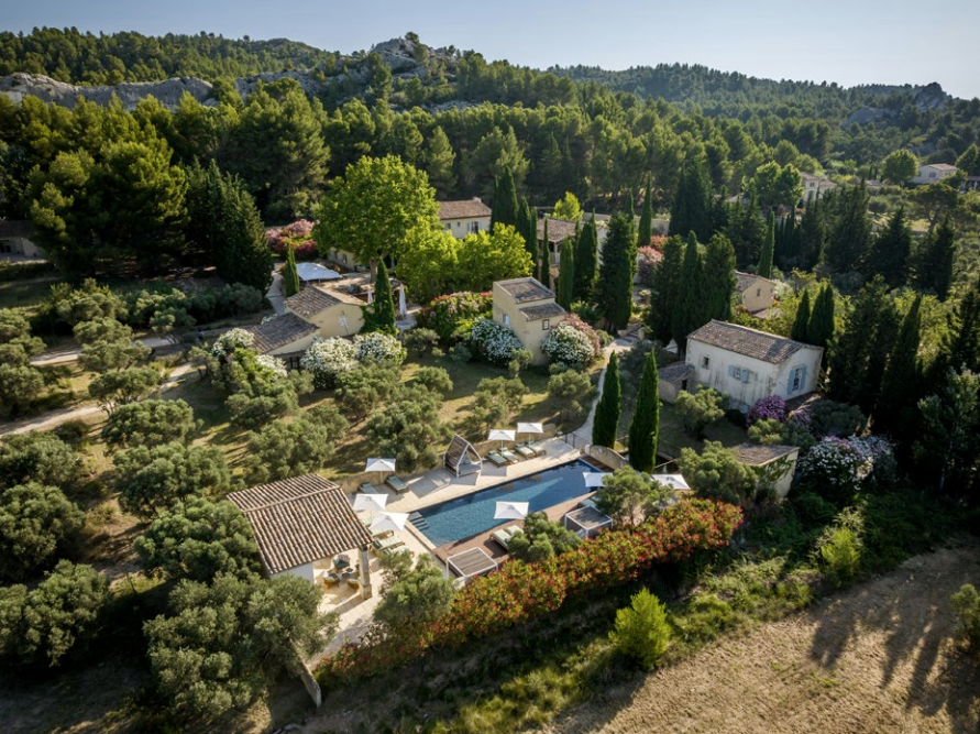 Le Hameau des Baux : un nouvel hôtel au cœur du triangle d’or provençal  