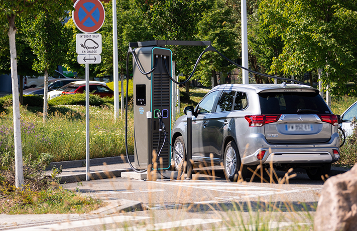 Les hôteliers déploient les bornes de recharge électrique rapide