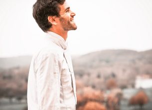 Adrien Soro au piano de M, table gastronomique du domaine de Rochebois