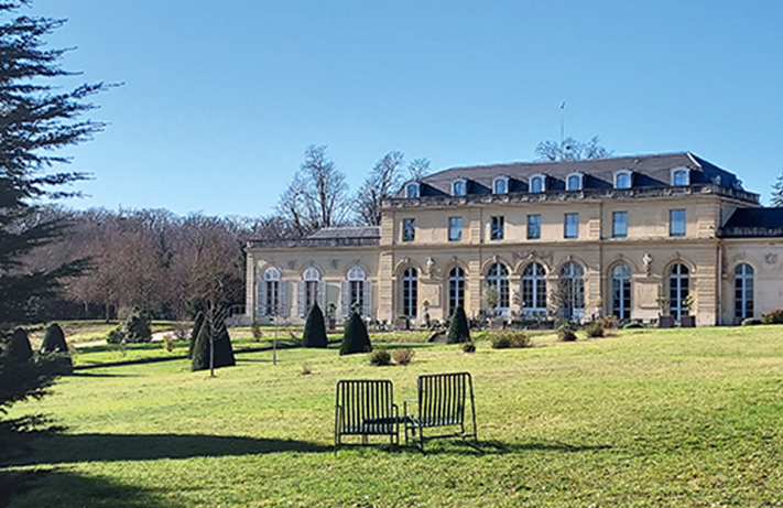 Maison du Val à Saint-Germain-en-Laye (78) : Hôtel champêtre pour clientèle citadine