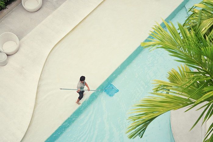 L’hôtel et sa piscine : Une construction, des travaux (partie I)