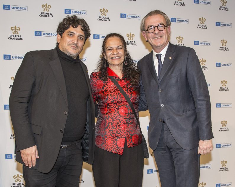 Mauro Colagreco, Lidia Arthur Brito (sous-directrice générale pour les sciences exactes et naturelles par intérim à l'Unesco) et Laurent Gardinier. ©philipducap2024 - FineArtPhotography